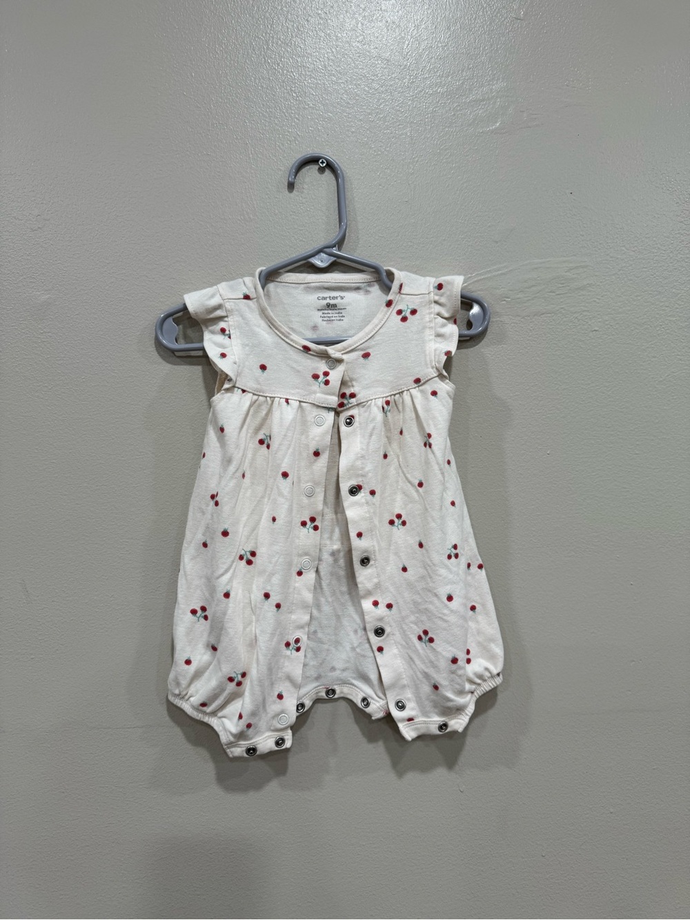 Carter’s cap sleeve romper size 9month